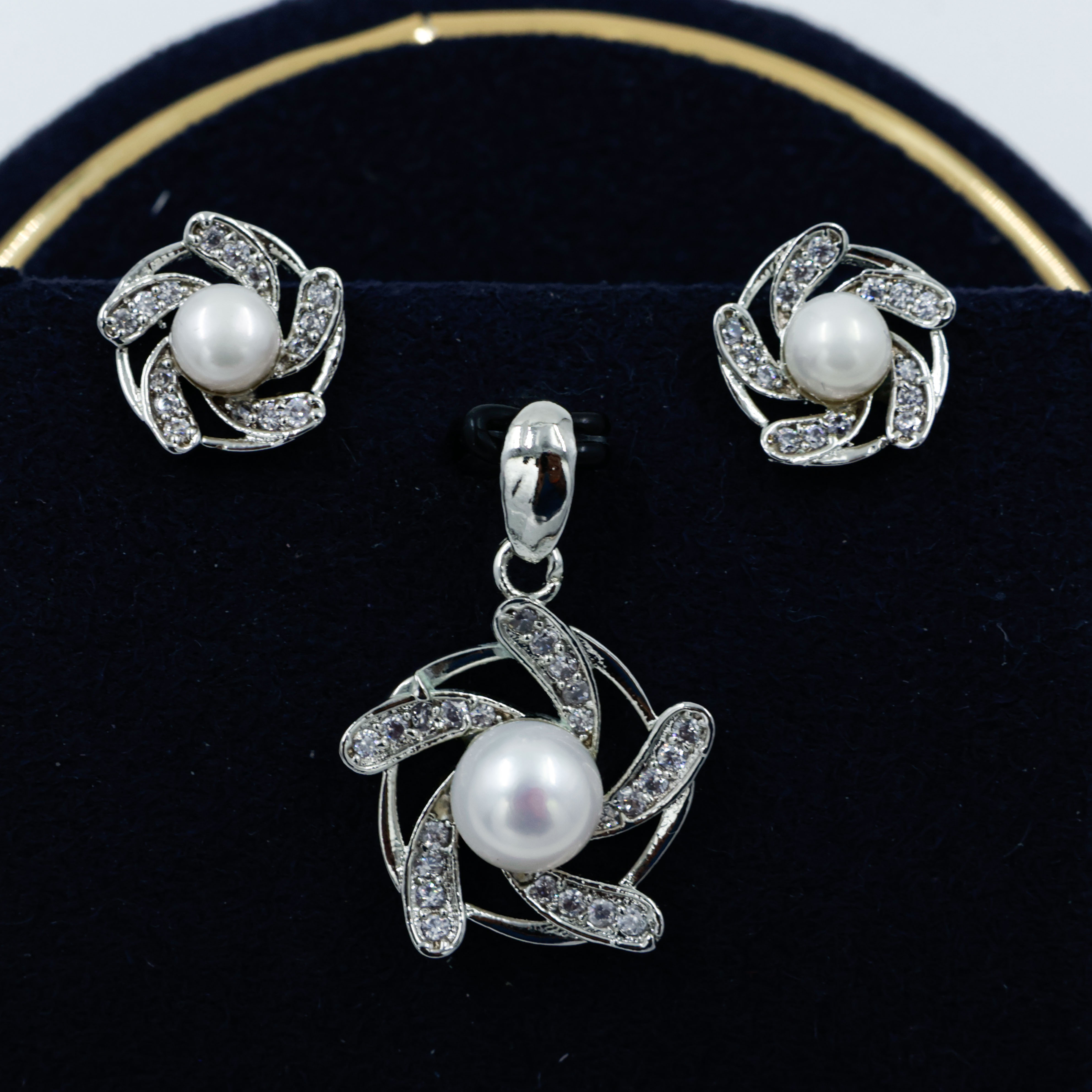 Pearl Pendant Set Without Chain
